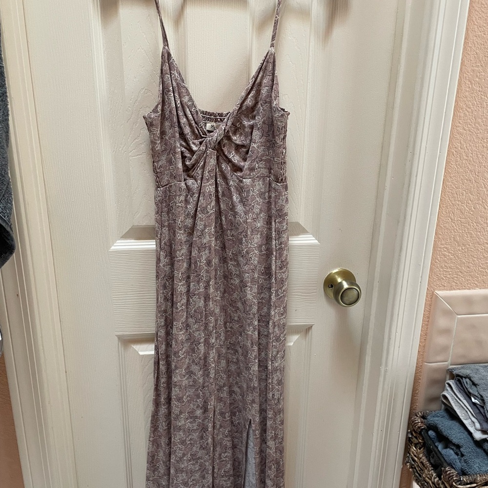 SOZY- Demya Sleeveless Mauve Floral Maxi Dress with Twist Front